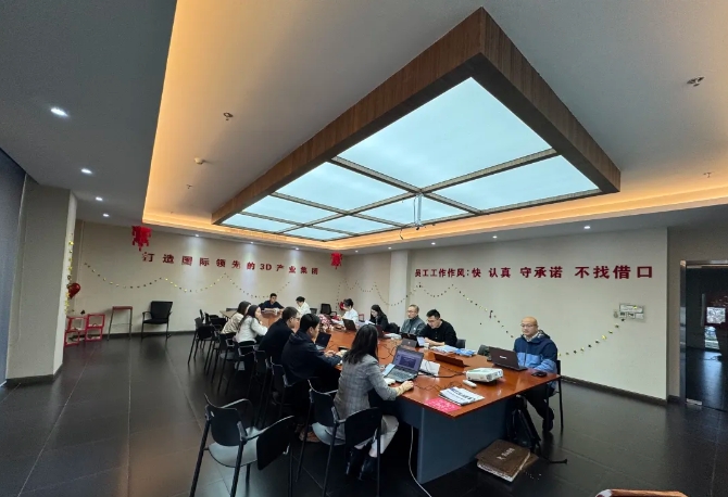 為深入貫徹中共中央、國(guó)務(wù)院印發(fā)的《國(guó)家標(biāo)準(zhǔn)化發(fā)展綱要》，落實(shí)加快數(shù)字化發(fā)展、建設(shè)數(shù)字中國(guó)的戰(zhàn)略部署，和《上海市全面推進(jìn)城市數(shù)字化轉(zhuǎn)型“十四五”規(guī)劃》，推進(jìn)上海城市數(shù)字化轉(zhuǎn)型標(biāo)準(zhǔn)化建設(shè)，數(shù)造科技積極響應(yīng)這一號(hào)召，成為上海市浦東新區(qū)第一批試點(diǎn)數(shù)字化改造企業(yè)之一，并順利通過(guò)驗(yàn)收。  圖片  圖片  圖片  圖片  圖為上海市城市數(shù)字化轉(zhuǎn)型工作領(lǐng)導(dǎo)小組部分領(lǐng)導(dǎo)和南匯工業(yè)園區(qū)領(lǐng)導(dǎo)、上海數(shù)造領(lǐng)導(dǎo)班子成員參加數(shù)字化改造驗(yàn)收答辯  圖片  參觀上海數(shù)造大廳的數(shù)字化制造“黑湖小工單”生產(chǎn)工序看板  數(shù)造科技自成立之初，創(chuàng)始人趙毅博士就以“數(shù)造”為企業(yè)命名，蘊(yùn)含數(shù)字化制造和變革的深遠(yuǎn)意義，與此時(shí)政府推進(jìn)聚焦制造業(yè)與數(shù)字化改造深度融合。未來(lái)，數(shù)造科技將不斷提升公司智能化、數(shù)字化、信息化改造力度，全面提升公司綜合管理和運(yùn)營(yíng)水平，著力實(shí)現(xiàn)智能制造高質(zhì)量發(fā)展。